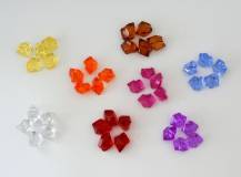 Krystaly z průhledného plastu