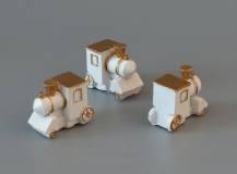 Dekorační mini figurka - Bílá mašinka