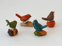 Dekorační mini figurka - Podzimní ptáček