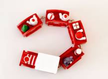 Dřevěná dekorace - Červený vláček