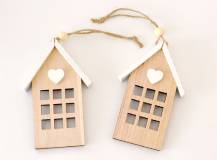 Dřevěná dekorace k zavěšení - Domek hnědý