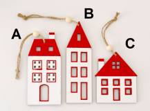 Dřevěná dekorace k zavěšení - Tři domky