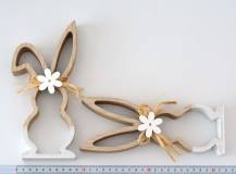 Dřevěná dekorace - Králík s kytkou 21,5 cm