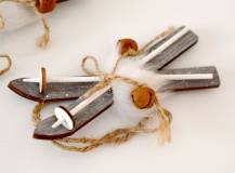 Dřevěná dekorace - Lyže s rolničkami