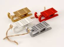 Dřevěná dekorace - Sáňky 7,5 cm s provázkem Dřevěná dekorace - Sáňky 7,5 cm s provázkem