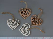 Dřevěná dekorace - Srdce ornament k zavěšení