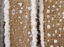 Jutová stuha s kožešinkou a bílou imitací sněhu