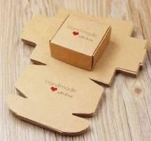 Papírová skládací krabička s nápisem Handmade♥with love