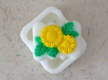 Silikonová forma - mýdlo s květinami 75 x 55 x 30 mm
