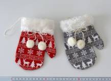 Textilní dekorace - Vánoční rukavice s bambulkami