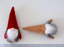 Textilní dekorace - Vánoční skřítek s vousy 15 cm