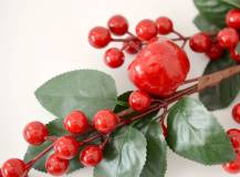 Umělé květiny - Větev s červenými plody a jablky