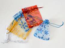Vánoční pytlík organza s vločkami 7,5 x 10 cm